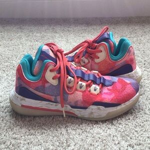 Colorful crossover culture basketball shoes